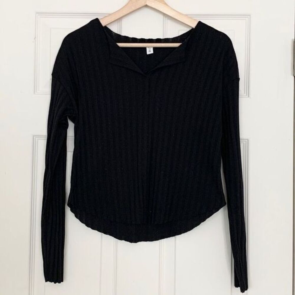 Cute Black Top with Vertical Stripe Style